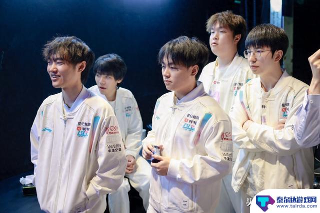 BLG险胜FLY，3-2获得艰难胜利！knight在对线中实现单杀，即将迎战AL下一场比赛
