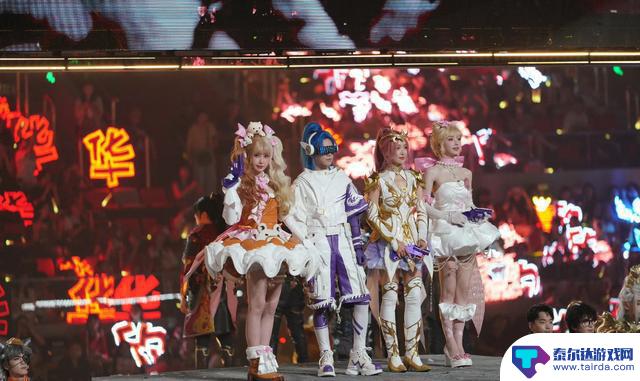虞书欣甜美虐心,田曦薇美貌惊人!顶流女星挑战次元COS战神,粉丝疯狂追捧