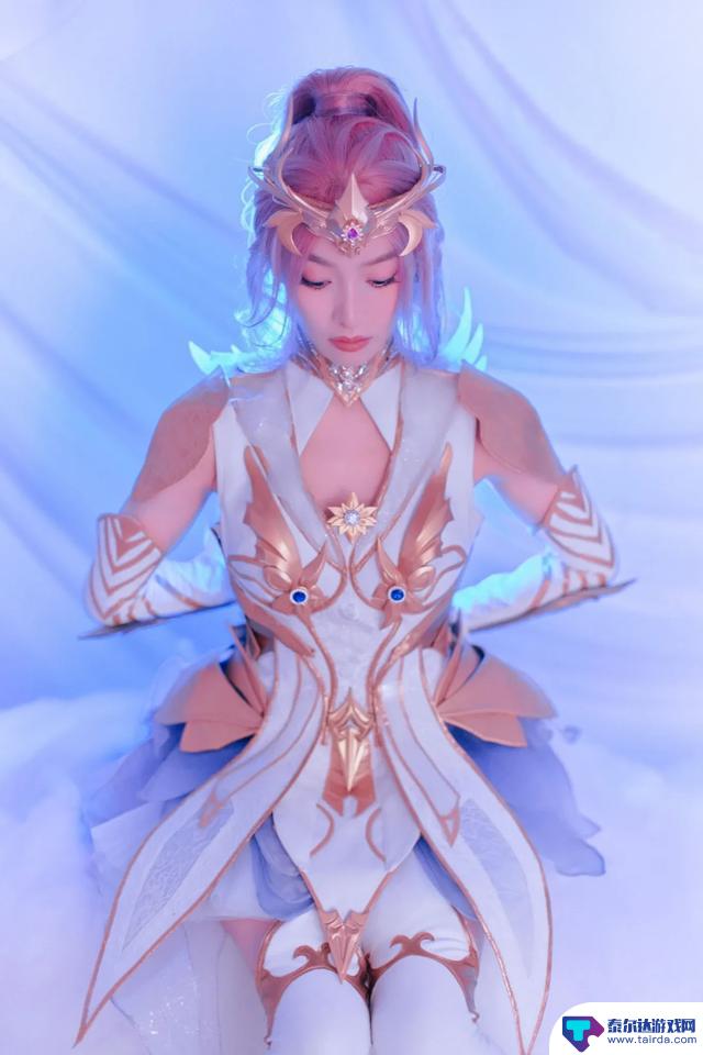 虞书欣甜美虐心,田曦薇美貌惊人!顶流女星挑战次元COS战神,粉丝疯狂追捧