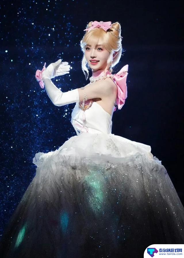 虞书欣甜美虐心,田曦薇美貌惊人!顶流女星挑战次元COS战神,粉丝疯狂追捧