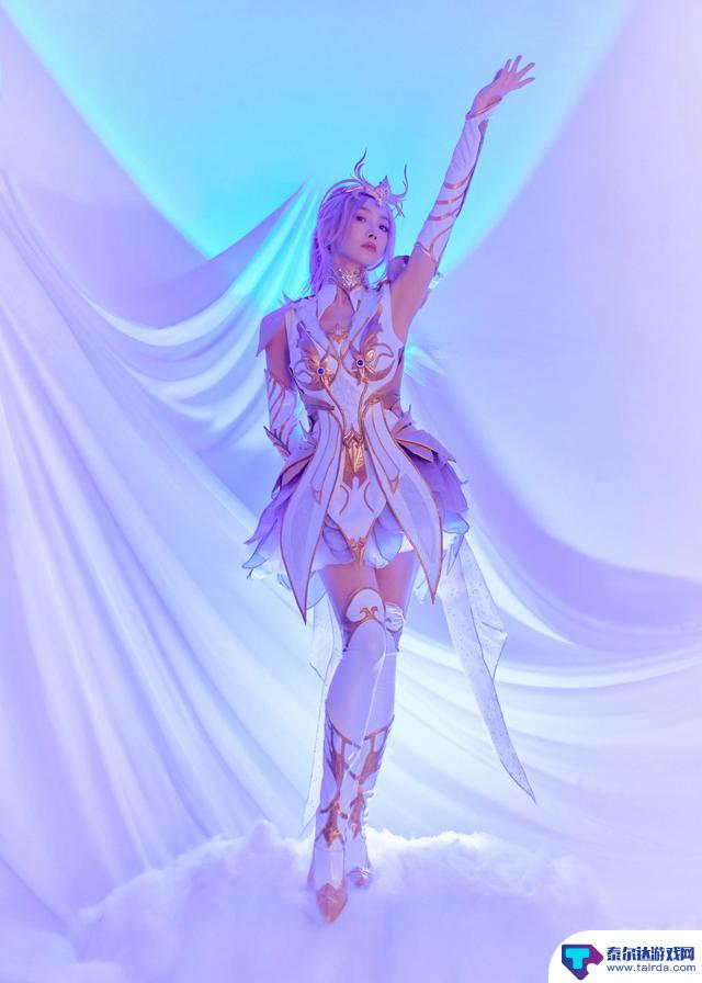 虞书欣甜美虐心,田曦薇美貌惊人!顶流女星挑战次元COS战神,粉丝疯狂追捧