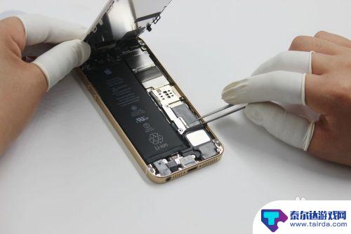 苹果手机se后盖怎么拆 iphone se拆机注意事项