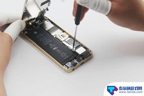 苹果手机se后盖怎么拆 iphone se拆机注意事项