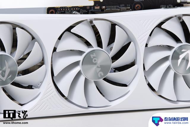 挑战4K光追游戏：索泰RTX 4070 Ti SUPER TRINITY OC月白显卡评测