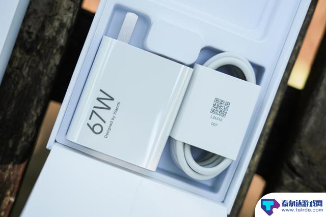 小米MIX Flip 2手机评测:折叠屏新宠,女性时尚必备单品